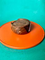 Retro teak hout onderzetters bloem goud bruin jaren 70, Ophalen of Verzenden, Gebruikt, Glas of Kopje