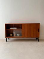 Midcentury modern sideboard l walnoot & glas 60s vitrinekast, Ophalen of Verzenden, Gebruikt, Midcentury, Met deur(en)
