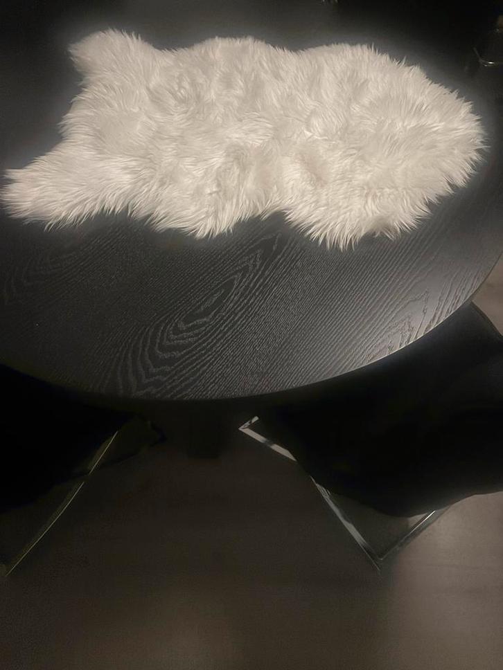 Witte vacht - Speels, stijlvol en zacht, Huis en Inrichting, Stoffering | Tapijten en Kleden, Zo goed als nieuw, Minder dan 50 cm