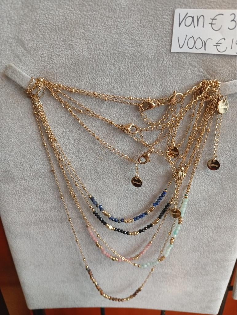 Ketting met blauwe groene en zwarte stenen, F, F, Ophalen of Verzenden, Zo goed als nieuw