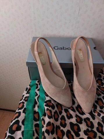 Mooie GABOR beige suède slingbacks maat 7 met lage hak  beschikbaar voor biedingen