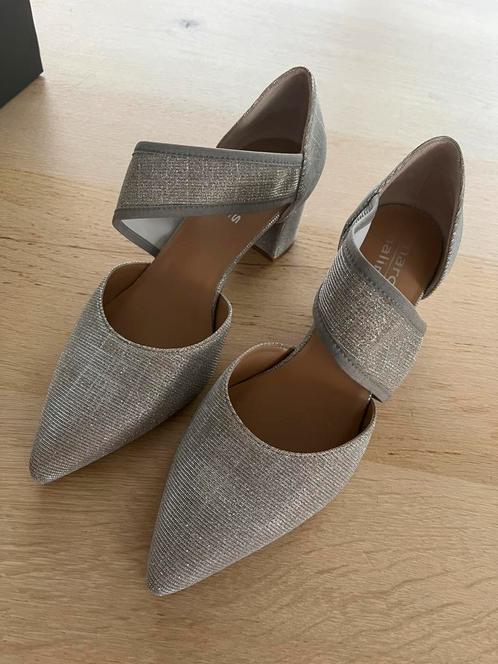 Mooie pumps maat 40 merk: marcos nalini, Kleding | Dames, Schoenen, Zo goed als nieuw, Ophalen of Verzenden
