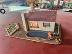 Modeltrein Ho huis met vijver en figuren, Hobby en Vrije tijd, Modeltreinen | H0, Ophalen of Verzenden, Zo goed als nieuw, Gelijkstroom