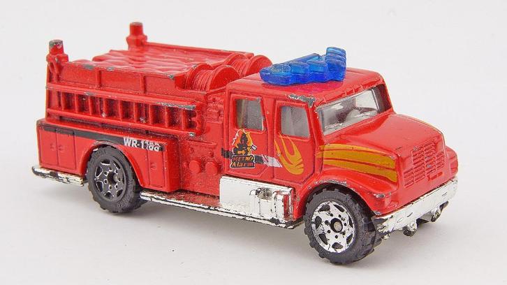 International Plumper van Matchbox, Hobby en Vrije tijd, Modelauto's | Overige schalen, Gebruikt, Bus of Vrachtwagen, Ophalen of Verzenden