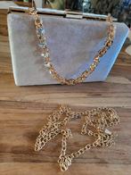 Elegante fluwelen clutch met gouden details en strasstenen, Overige materialen, Met strass, Nieuw, Ophalen of Verzenden