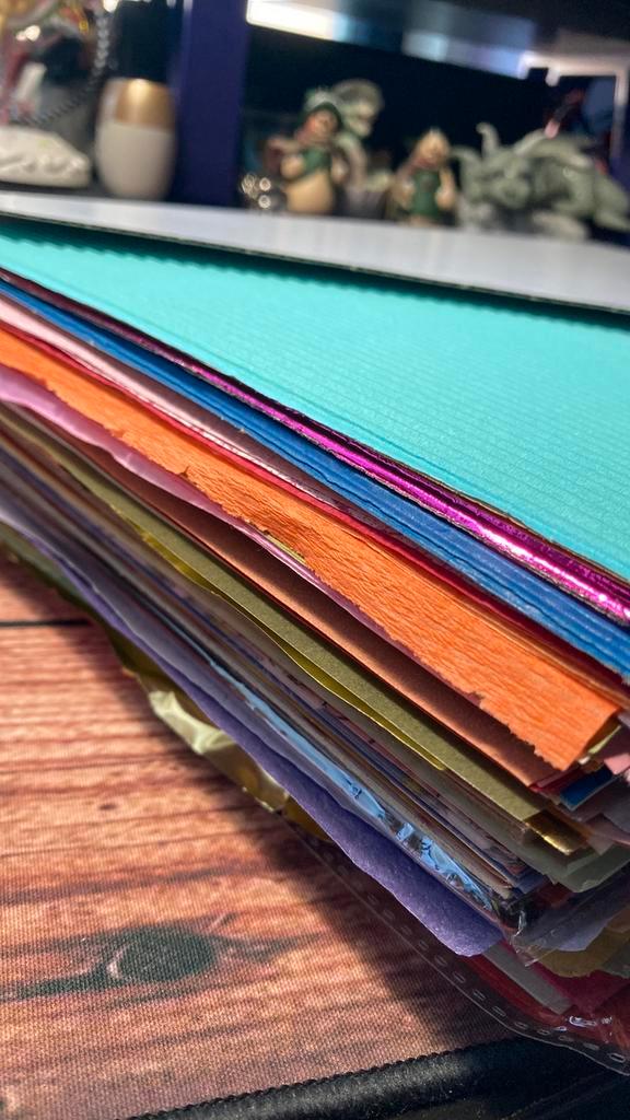 Heel veel knutselpapier., Hobby en Vrije tijd, Kaarten | Zelf maken, Zo goed als nieuw, Overige typen, Overige thema's, Ophalen