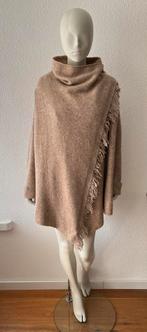 Moscow poncho, Kleding | Dames, Mutsen, Sjaals en Handschoenen, Verzenden, Zo goed als nieuw, Maat 36 (S), Sjaal