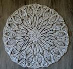 Gehaakt kleedje met een doorsnede van 48 cm., Verzenden