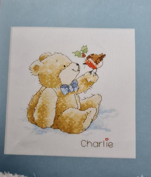 Charlie beer met roodborstje Kerst borduurpatroon, Hobby en Vrije tijd, Borduren en Borduurmachines, Nieuw, Patroon, Handborduren