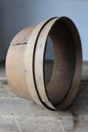 Oude brocante meelzeef *Pronck & Praal* beschikbaar voor biedingen