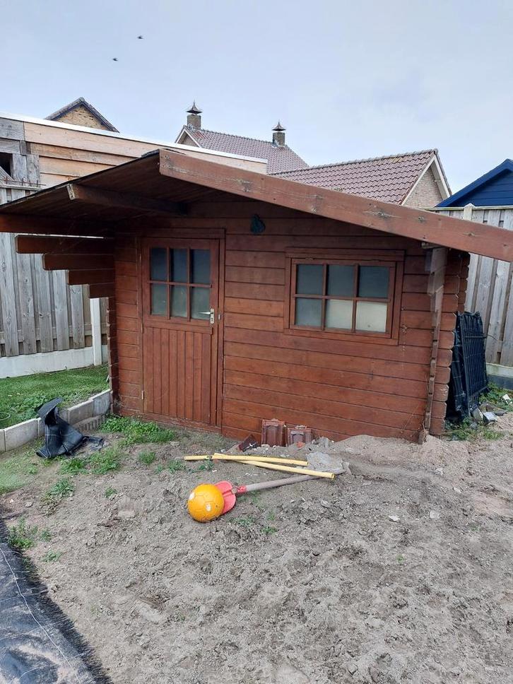 GRATIS TUINHUIS / BLOKHUT met luifel  goede staat !!, Tuin en Terras, Overige Tuin en Terras, Gebruikt, Ophalen