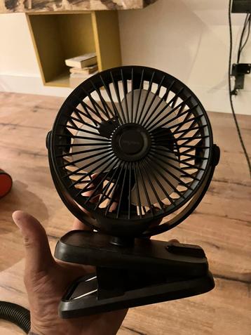 Mini ventilator met klip op batterij beschikbaar voor biedingen