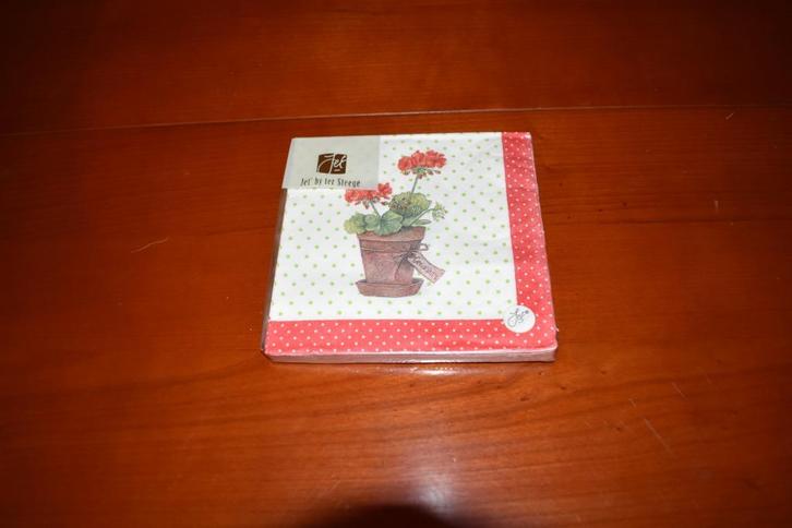 Servetten Jet Geranium servies, Huis en Inrichting, Keuken | Servies, Nieuw, Overige typen, Overige stijlen, Overige materialen