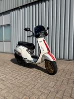 Vespa Sprint Racing Sixties, Fietsen en Brommers, Scooters | Vespa, Ophalen, Overige modellen, Maximaal 45 km/u, Zo goed als nieuw