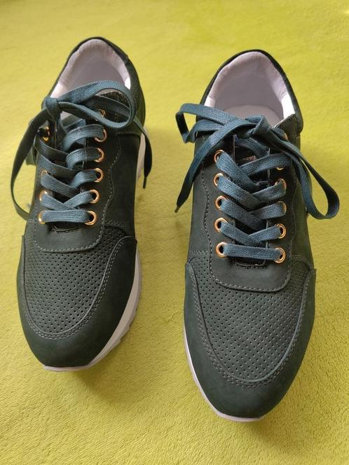 Leren sneakers donkergroen Limèsi maat 39.5, Kleding | Dames, Schoenen, Nieuw, Sneakers of Gympen, Groen, Ophalen of Verzenden