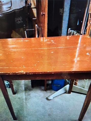 Brocante tafel beschikbaar voor biedingen