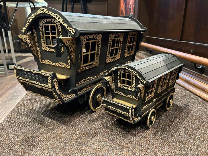 Grote woonwagen/ rolleman zwart met goud, Hobby en Vrije tijd, Overige Hobby en Vrije tijd, Nieuw, Ophalen