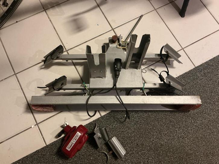 Fietsendrager., Auto diversen, Fietsendragers, Gebruikt, Trekhaakdrager, 2 fietsen, Ophalen