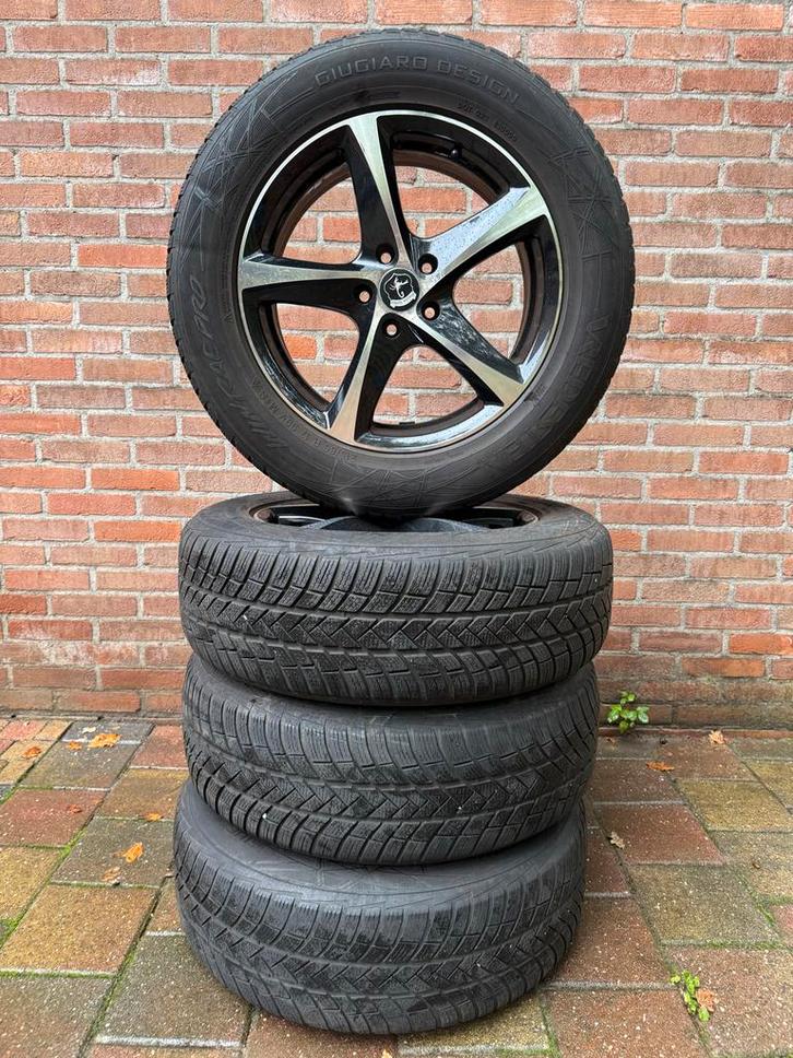 Peugeot 3008 Vredestein 4 Winterbanden met Velgen 215/65/R17, Auto-onderdelen, Banden en Velgen, Banden en Velgen, Winterbanden