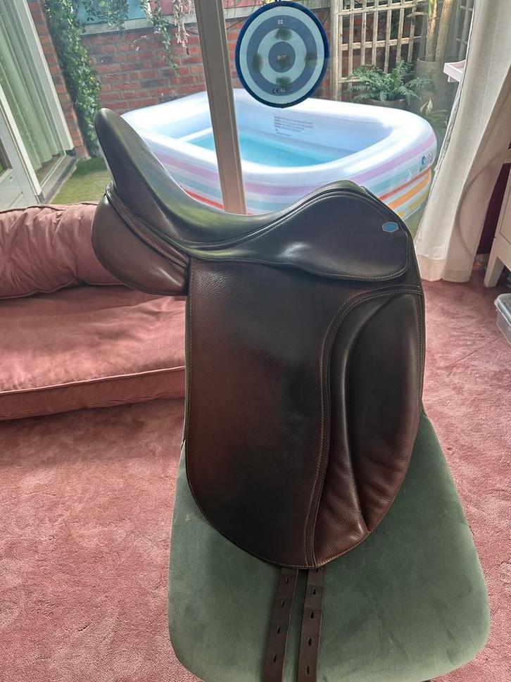 Sella Rosa 17,5 inch en Sella Velluto 17 inch, Dieren en Toebehoren, Paarden en Pony's | Zadels, Dressuur, Ophalen of Verzenden