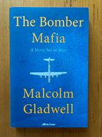 Malcolm Gladwell / The Bomber Mafia (Large Paperback), Boeken, Tweede Wereldoorlog, Ophalen of Verzenden, Zo goed als nieuw, Luchtmacht