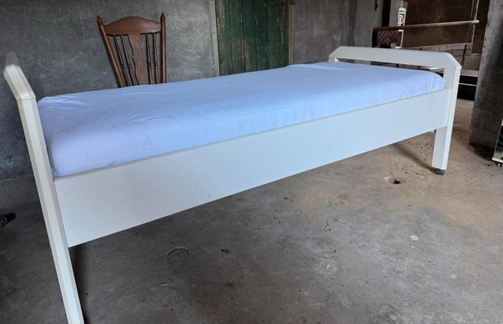 Eenpersoonsbed op wielen, incl. lattenbodem  en matras, Huis en Inrichting, Slaapkamer | Bedden, Zo goed als nieuw, Eenpersoons
