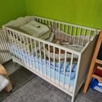 Wit houten ledikantje met 2 matrassen, Kinderen en Baby's, Babywiegjes en Ledikanten, Ophalen, Gebruikt, Ledikant