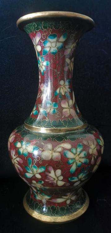 Chinese cloisonné vaas, gemerkt Robert Kuo  beschikbaar voor biedingen