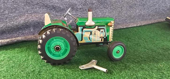 Kovap Zetor trekker opwindbaar, Hobby en Vrije tijd, Modelauto's | 1:32, Zo goed als nieuw, Tractor of Landbouw, Overige merken