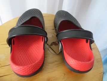 nieuwe kunststof klompmodel schoen met relief 2 x mt 38/39  beschikbaar voor biedingen