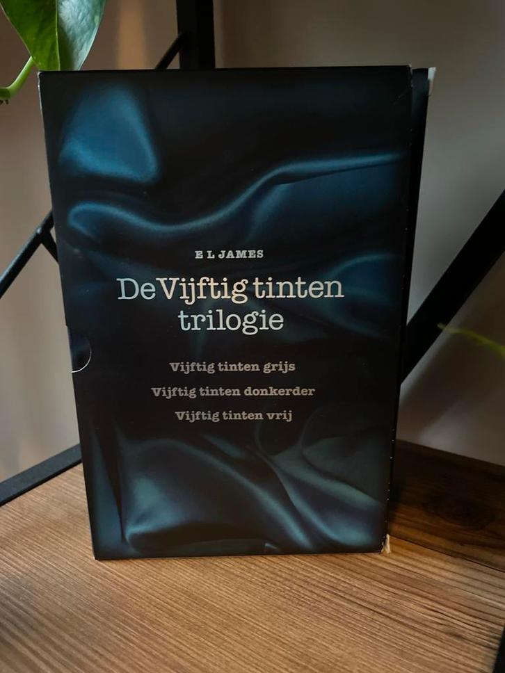 50 Tinten Grijs Trilogie - Zo Goed Als Nieuw!, Boeken, Romans, Zo goed als nieuw, Nederland, Ophalen of Verzenden