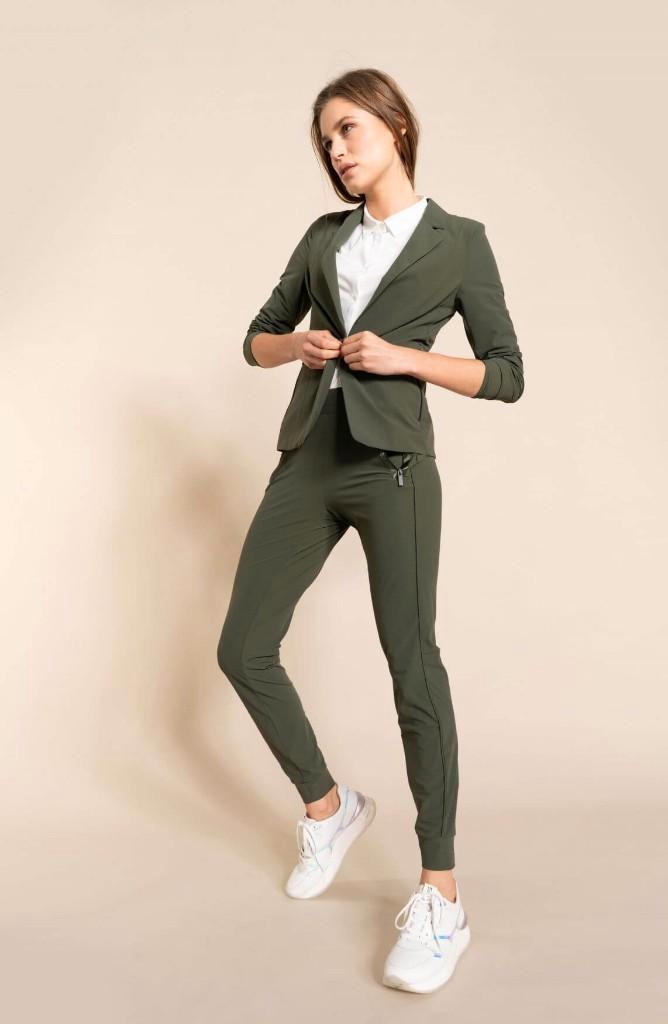 Anna van Toor travelstof jasje en broek maat 40, Kleding | Dames, Broeken en Pantalons, Zo goed als nieuw, Maat 38/40 (M), Groen