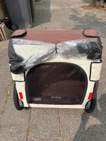 Honden  car voor achter de fietst beschikbaar voor biedingen