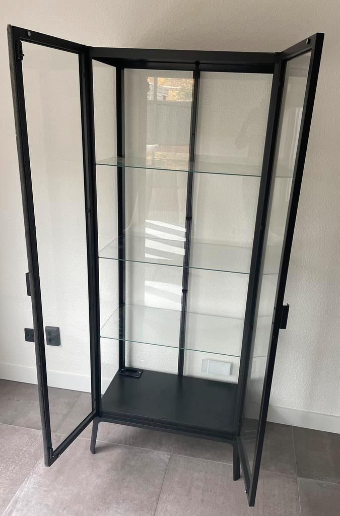Ikea MILSBO Vitrinekast, antraciet, 73x175 cm, Huis en Inrichting, Kasten | Vitrinekasten, Zo goed als nieuw, 150 tot 200 cm, 50 tot 100 cm