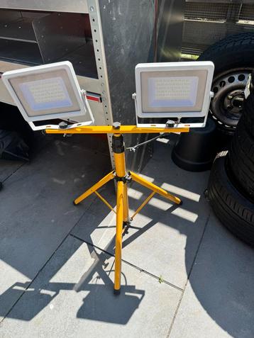 Nieuwe bouwlamp beschikbaar voor biedingen