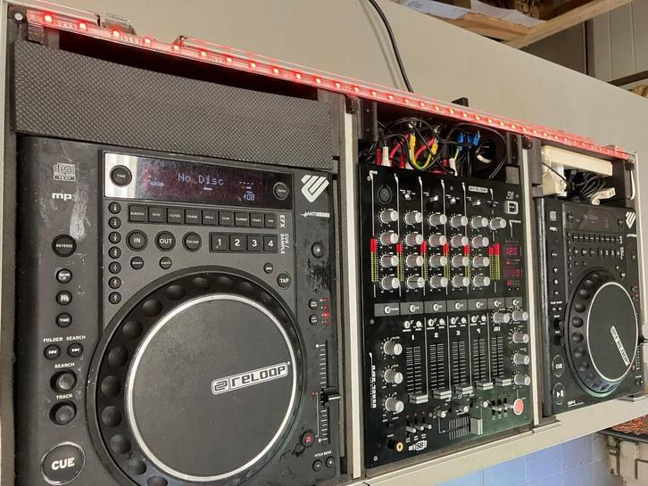 Defecte Reloop dj set in mooie flightcase, Muziek en Instrumenten, Dj-sets en Draaitafels, Gebruikt, Dj-set, Reloop, Ophalen