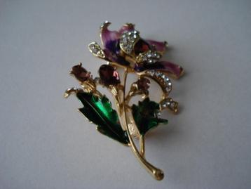 Bloem broche beschikbaar voor biedingen