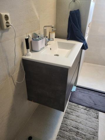 Badkamer meubel incl wasbak en kraan beschikbaar voor biedingen