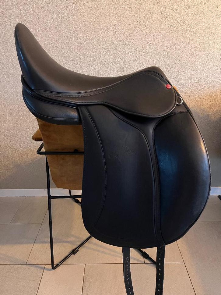 Zeer nette edix tudor 17,5 inch, Dieren en Toebehoren, Paarden en Pony's | Zadels, Zo goed als nieuw, Dressuur, Ophalen