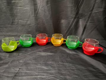"Retro Set van 6 glazen theekoppen in kunststof houder  beschikbaar voor biedingen