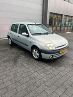 Renault Clio 1.4 16V RT 5DR 2001 Grijs, Auto's, Voorwielaandrijving, 40 €/maand, 4 cilinders, 1200 kg