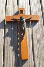 Houten Christus kruis met donkere Corpus en INRI 19.8 13, Verzamelen, Religie, Overige typen, Christendom | Katholiek, Zo goed als nieuw