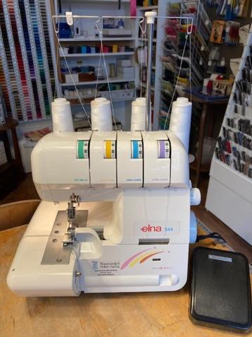 Elna 544 Lockmachine - zeer eenvoudig in te rijgen beschikbaar voor biedingen