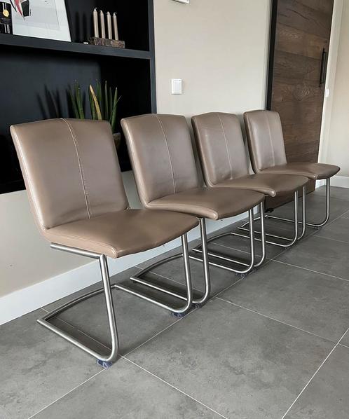 Vier taupe leder Henders & Hazel design stoel rvs frame, Huis en Inrichting, Stoelen, Zo goed als nieuw, Vier, Leer, Metaal, Ophalen