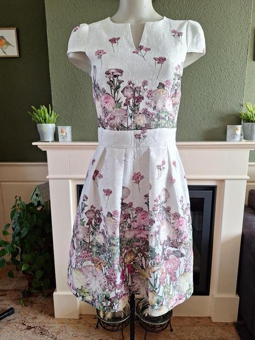 Formula Joven prachtige jurk Fr 38 36 S in absolute topstaat, Kleding | Dames, Jurken, Zo goed als nieuw, Maat 36 (S), Wit, Knielengte