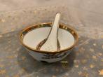 Chinees gouden rijstkom met lepel, Gebruikt, Ophalen of Verzenden, Kom(men), Overige stijlen