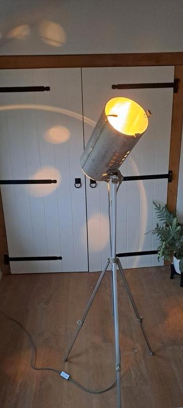 Tripod lamp, uniek uit A'dam balletschool! beschikbaar voor biedingen