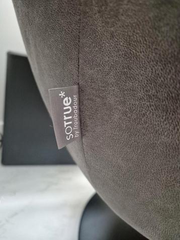 Tekoop zo goed als nieuwe Fauteuil beschikbaar voor biedingen