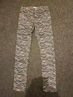 Broek maat 140 van het merk Koko Noko, Kinderen en Baby's, Kinderkleding | Maat 140, Broek, Meisje, Ophalen of Verzenden, Zo goed als nieuw