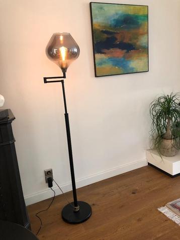 staande lamp beschikbaar voor biedingen